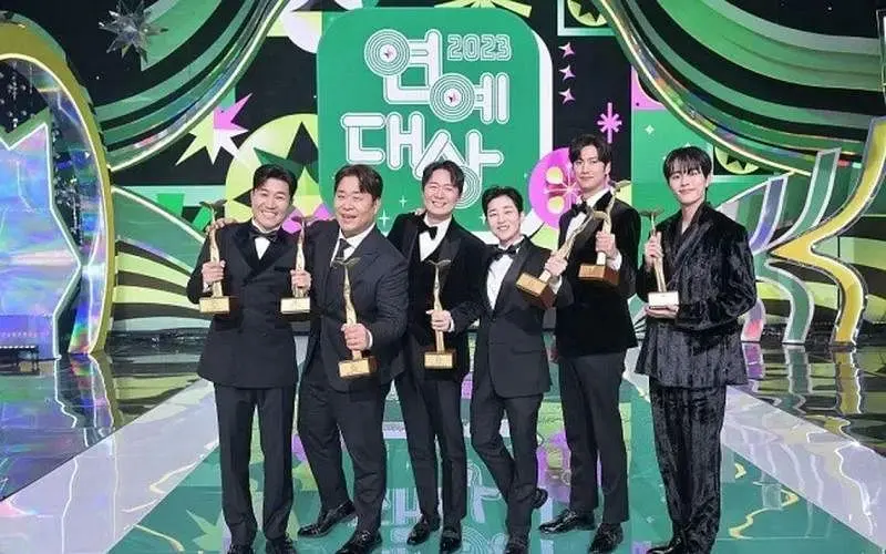 《2023年KBS演艺大赏》：谁是年度综艺之王？笑点与感动齐飞，见证韩综辉煌！