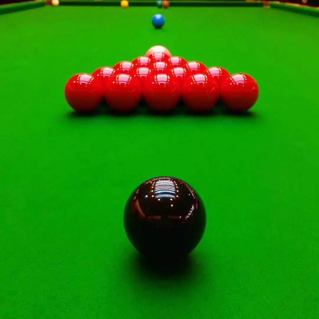 2023斯诺克国际锦标赛：汤姆·福德与曹宇鹏巅峰对决，智慧与技巧的较量，谁能问鼎冠军？